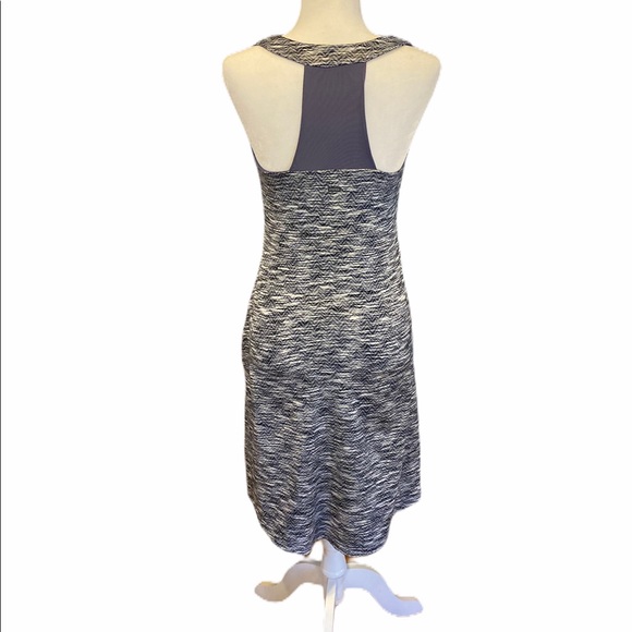 MPG Performance Travel Dress Size S - Picture 4 of 7